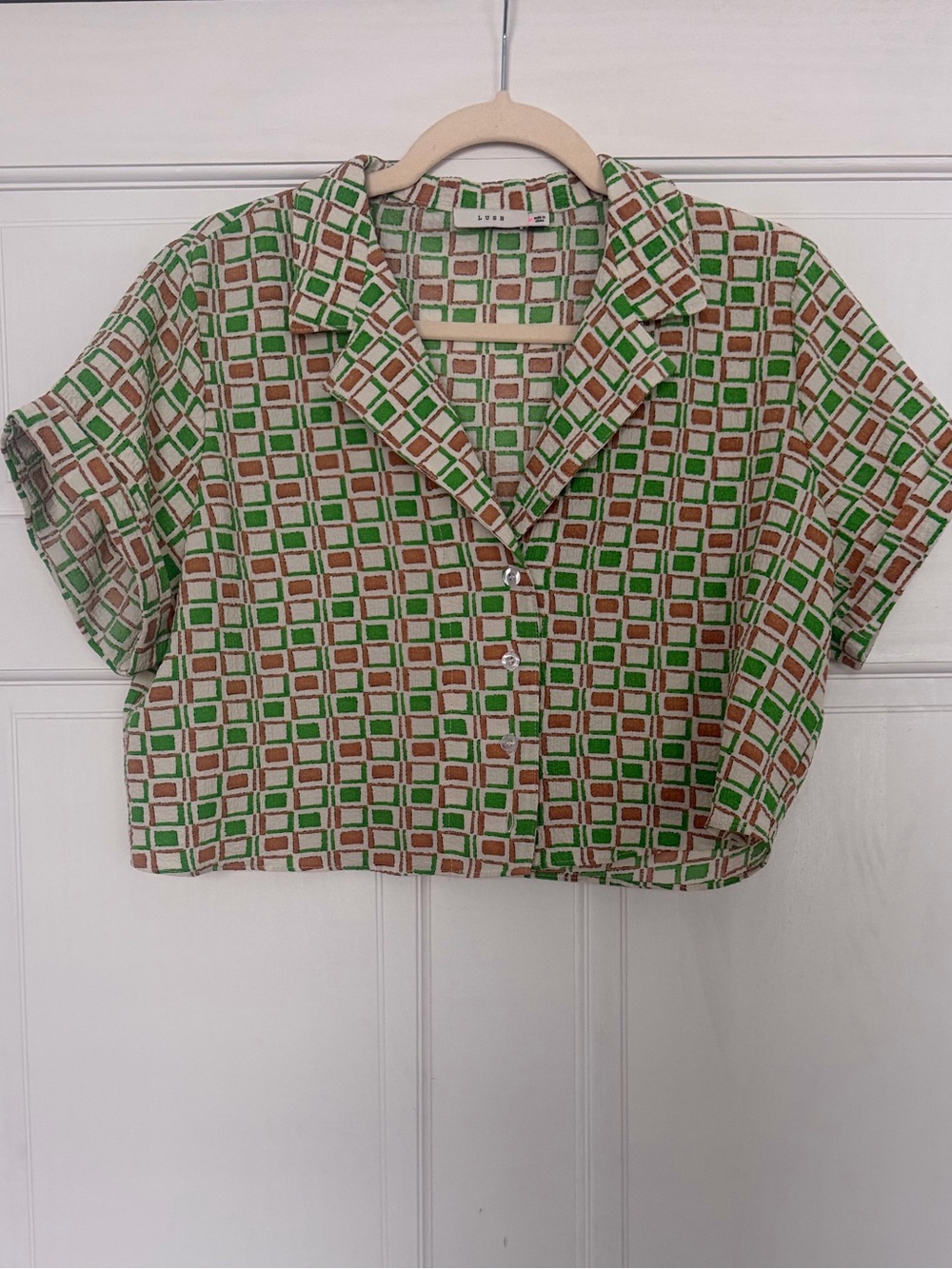 LUSH | Mod Button Down Blouse Geometric Print Short-Sleeve Crop Green/Brown | M